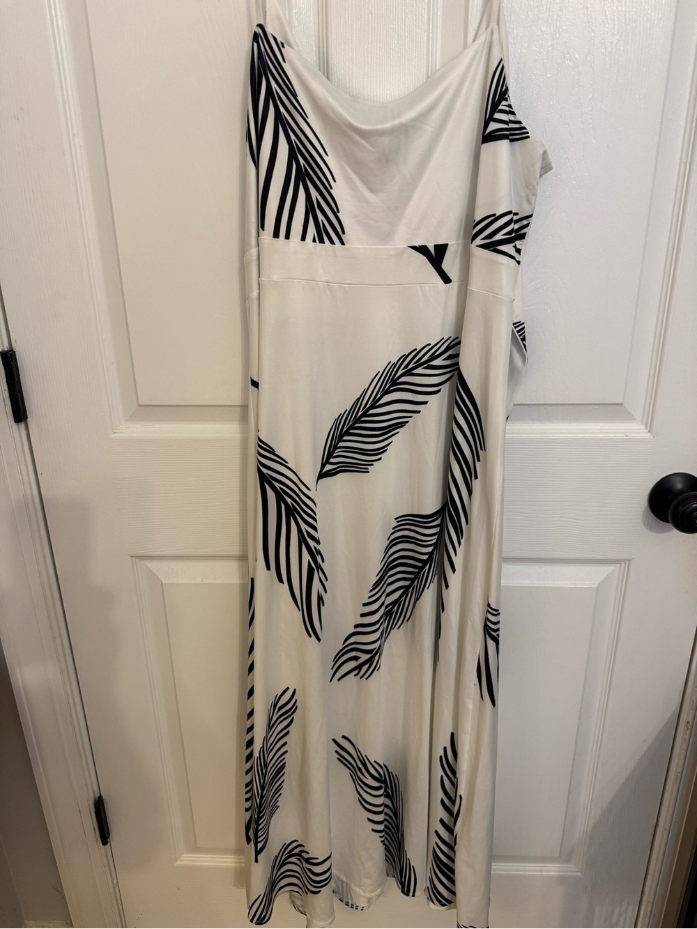 Sleeveless White Maxi Dress with Black Palm Leaf Print and Front Tie - Picture 2 of 3